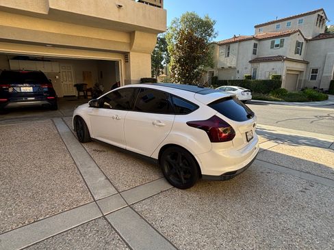 Used 2014 Ford Focus Titanium FWD image 4