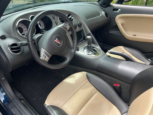 Used 2008 Pontiac Solstice Convertible w/ Premium Package RWD image 8