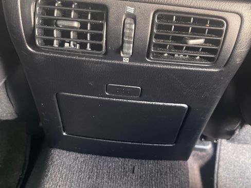 Used 2011 INFINITI M37 w/ Premium Pkg image 4