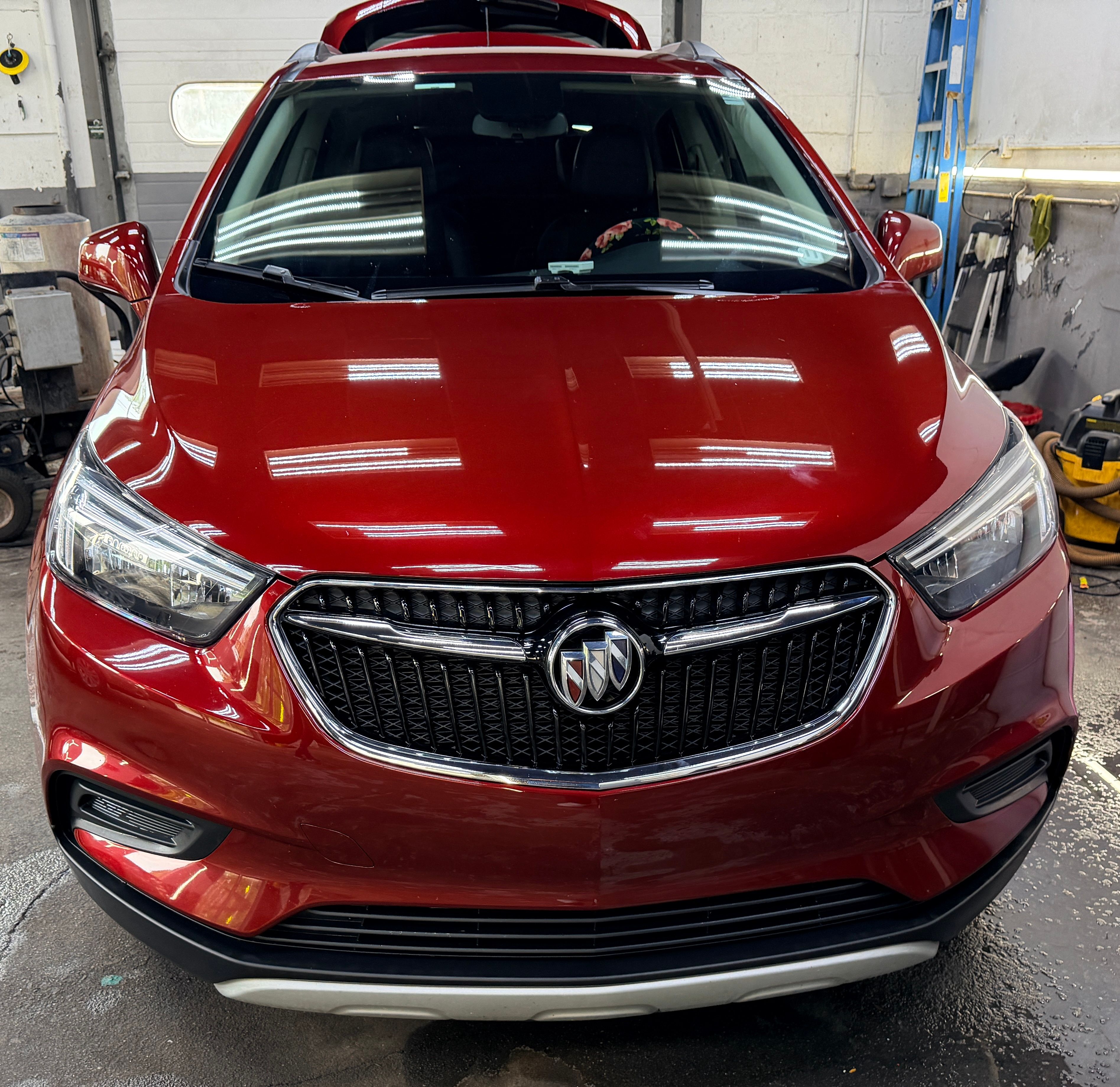Used 2022 Buick Encore Preferred AWD/4WD image 1