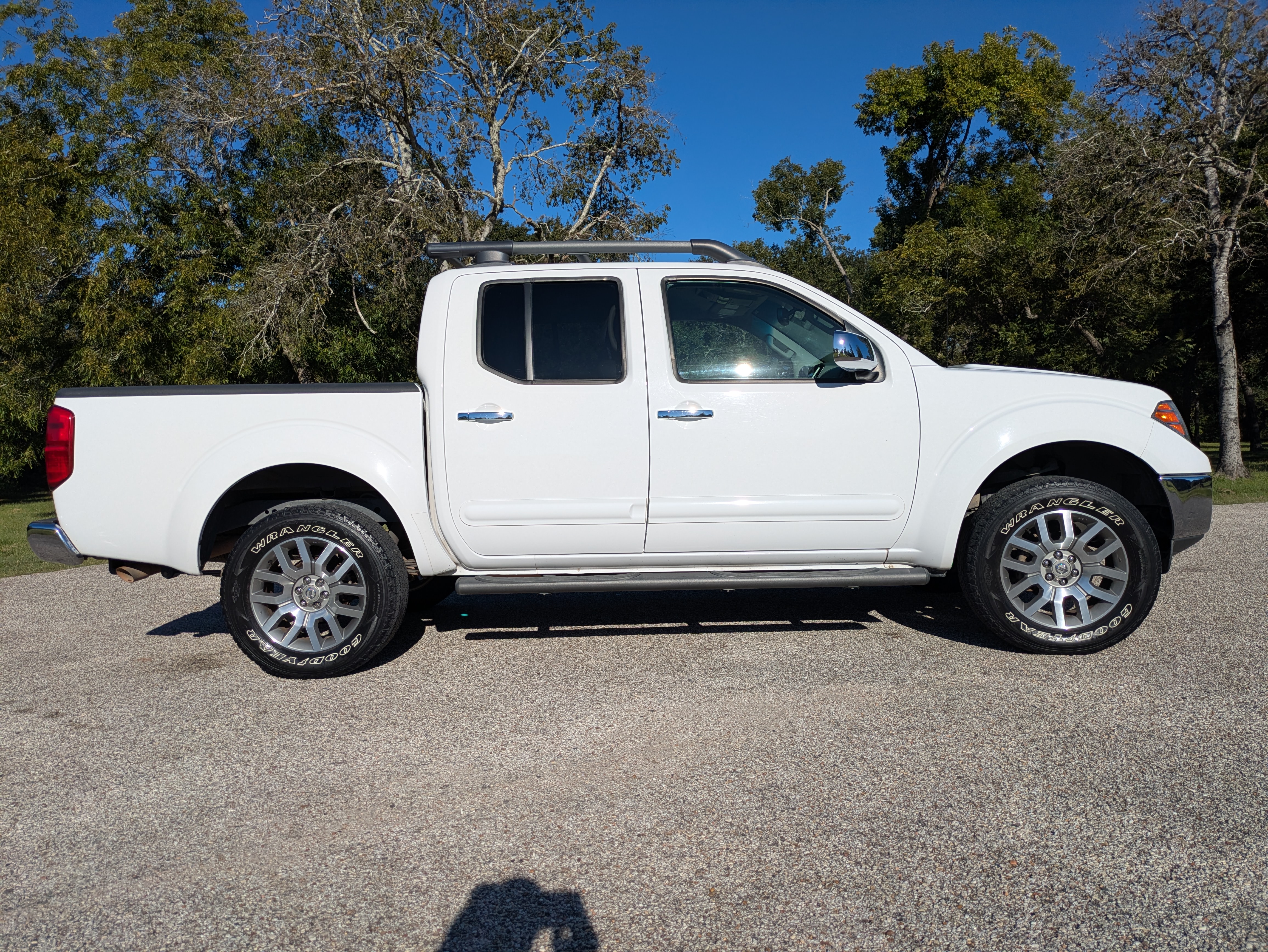 Used 2012 Nissan Frontier SL RWD image 2