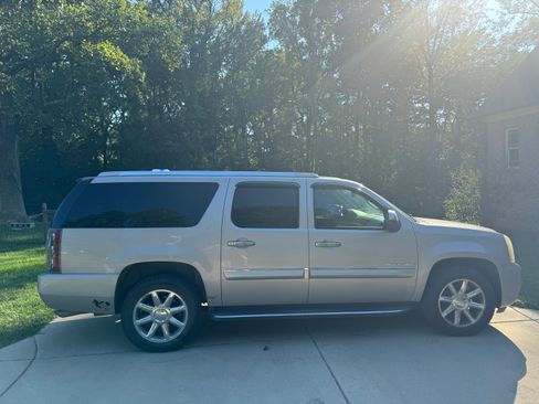 Used 2007 GMC Yukon XL Denali AWD/4WD image 6