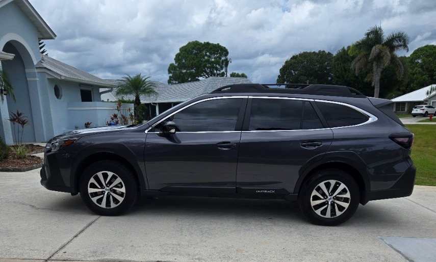 Used 2025 Subaru Outback Premium AWD/4WD image 9