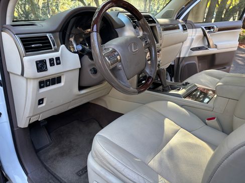 Used 2017 Lexus GX 460 image 5