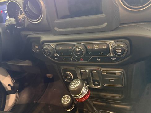 Used 2021 Jeep Wrangler Sport image 9