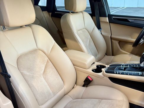 Used 2018 Porsche Macan Sport Edition image 16