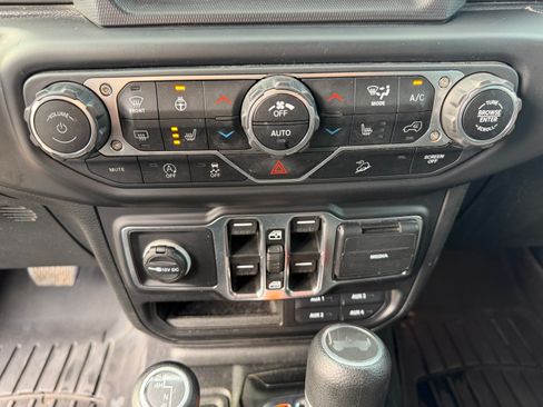 Used 2021 Jeep Wrangler Unlimited Sport AWD/4WD image 10