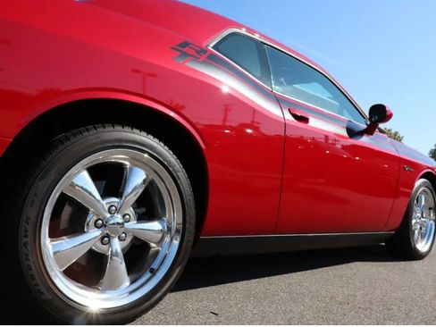 Used 2012 Dodge Challenger R/T image 8