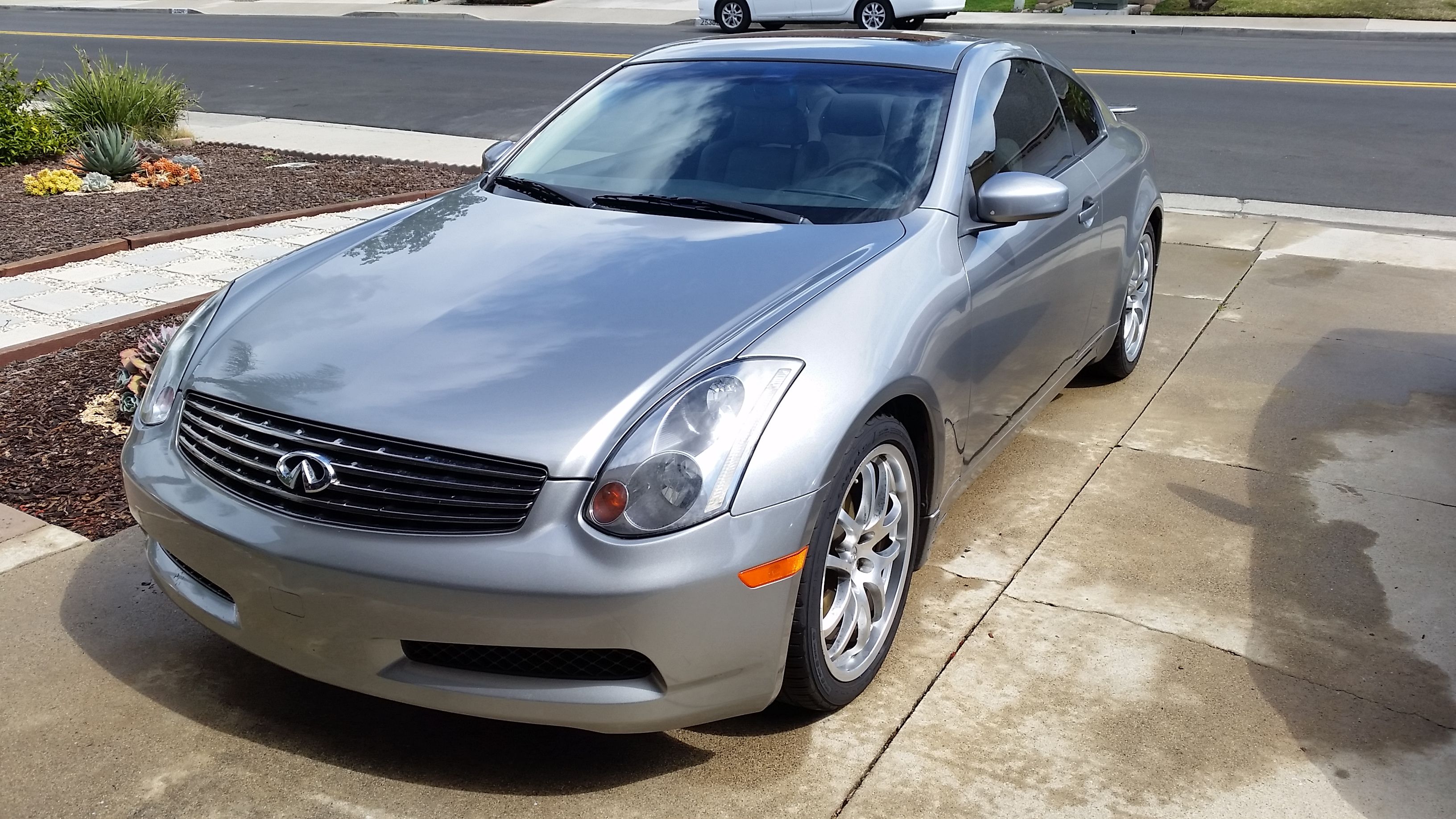 Used 2005 INFINITI G35 Coupe w/ (P01) Premium Pkg RWD image 2