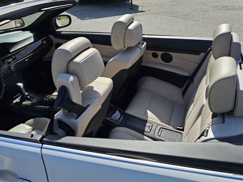 Used 2013 BMW 335i Convertible image 9