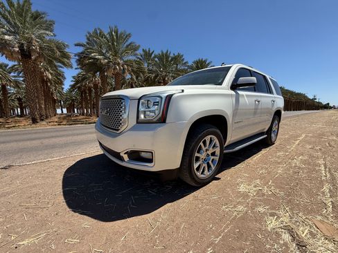 Used 2015 GMC Yukon Denali w/ Touring Package RWD image 9