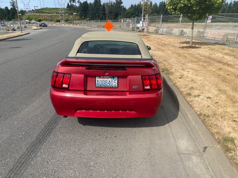 Used 2000 Ford Mustang Convertible RWD image 8