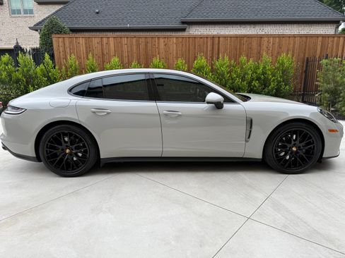 Used 2023 Porsche Panamera 4 Platinum Edition image 9