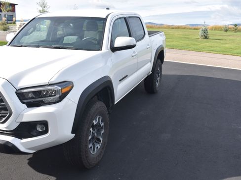 Used 2023 Toyota Tacoma TRD Off-Road image 2