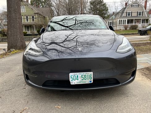 Used 2022 Tesla Model Y Long Range image 4
