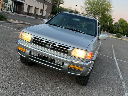 Used 1999 Nissan Pathfinder LE image 8