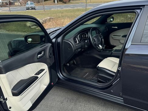 Used 2017 Dodge Charger SXT w/ AWD Plus Group image 10