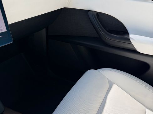 Used 2022 Tesla Model X image 14