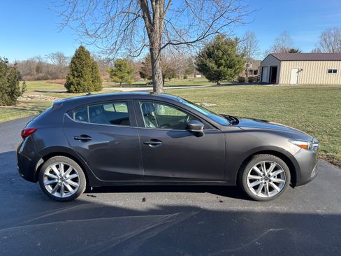 Used 2017 MAZDA MAZDA3 Touring image 10