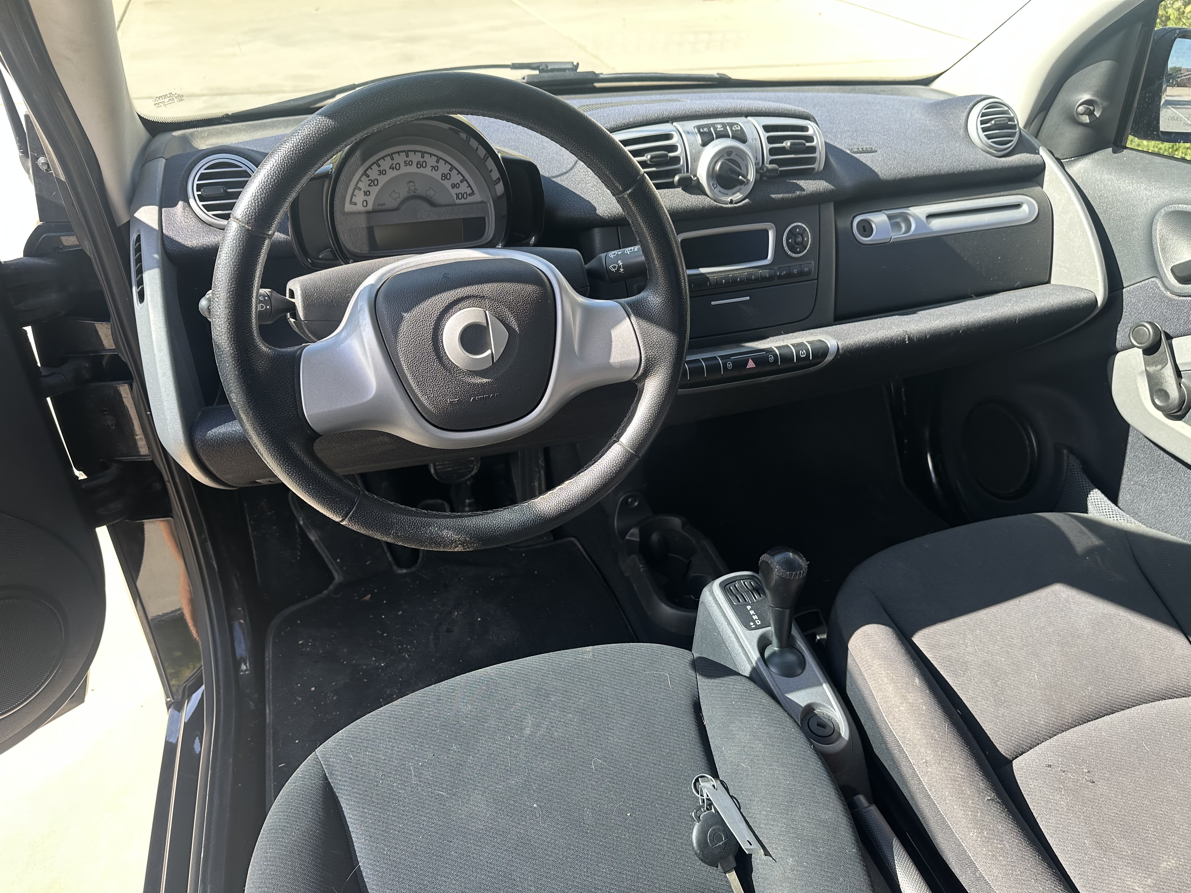 Used 2014 smart fortwo pure RWD image 9