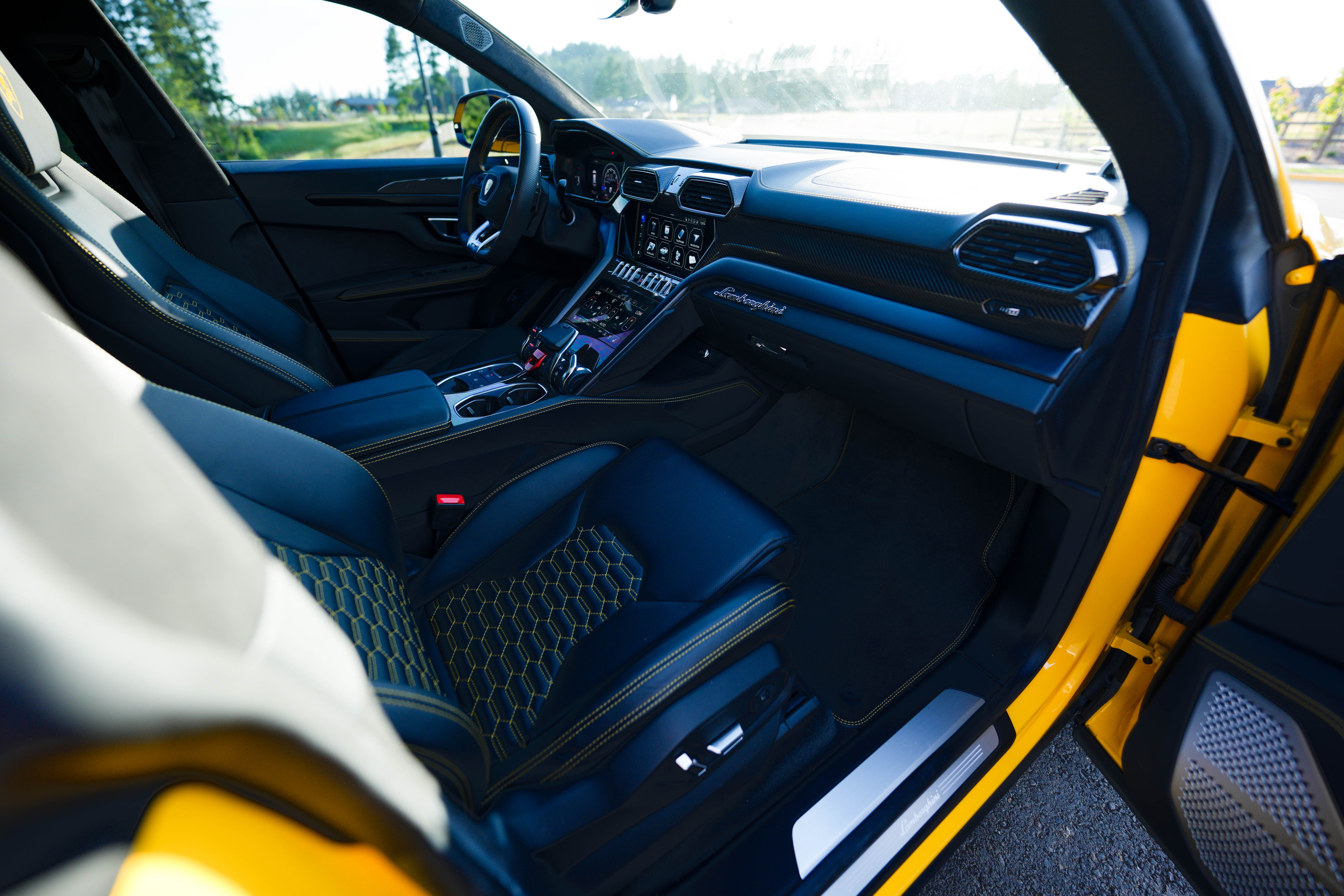 Used 2021 Lamborghini Urus AWD/4WD image 12