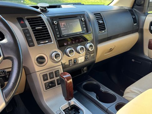 Used 2016 Toyota Sequoia Platinum image 8