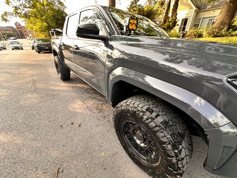 Used 2025 Toyota Tacoma SR AWD/4WD image 11