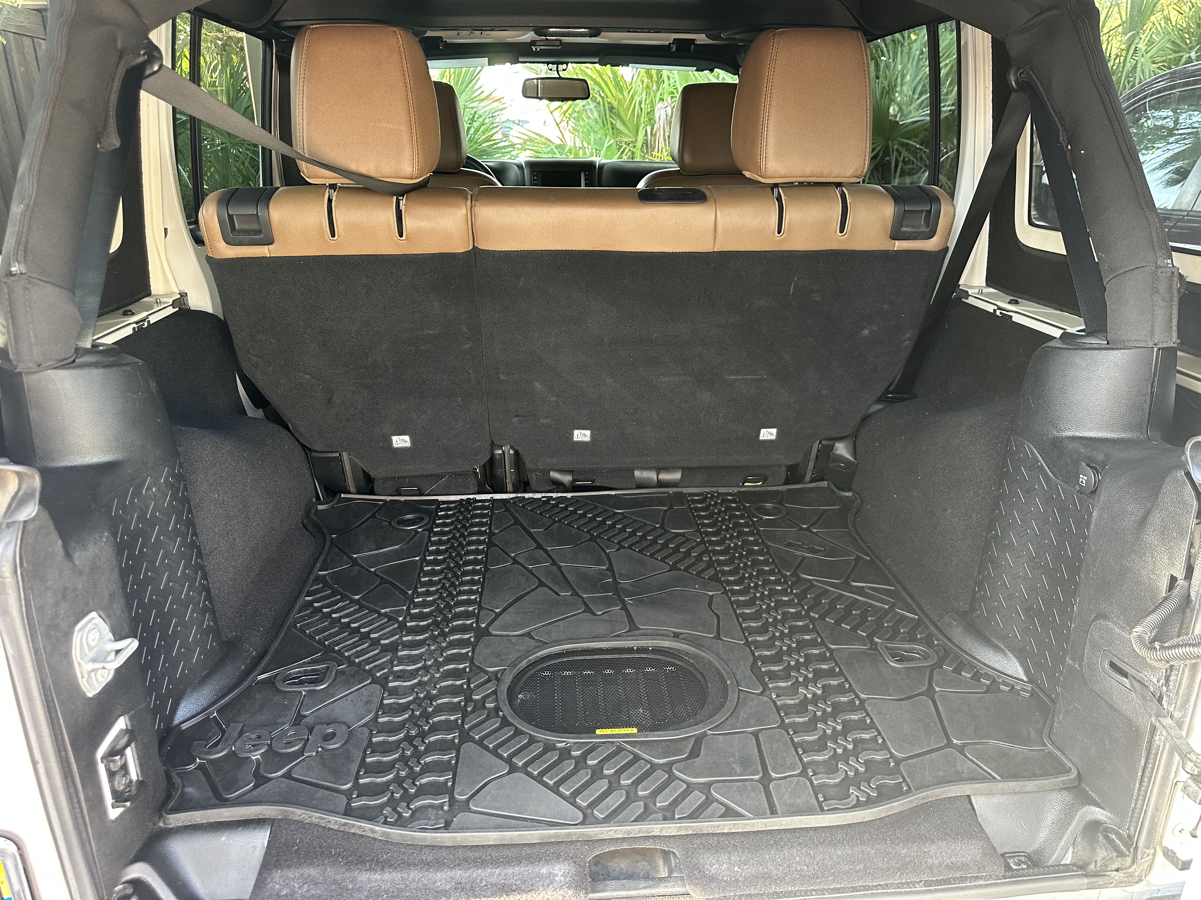 Used 2018 Jeep Wrangler Unlimited Sahara w/ Max Tow Package AWD/4WD image 9