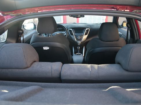 Used 2017 Hyundai Veloster Value Edition image 27