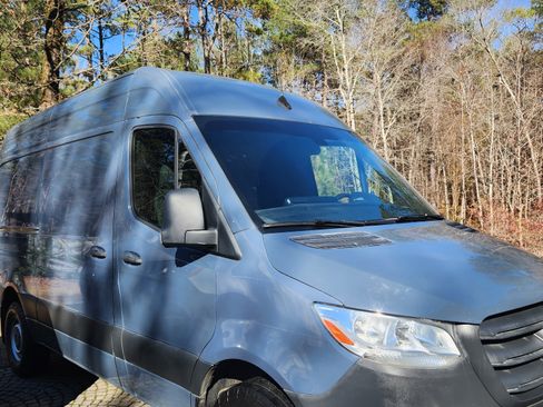 Used 2019 Mercedes-Benz Sprinter 144 image 2