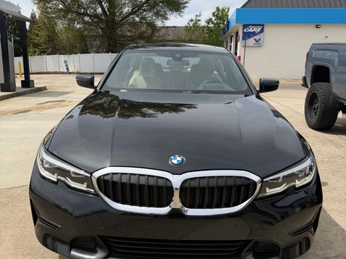 Used 2019 BMW 330i Sedan w/ Premium Package image 1