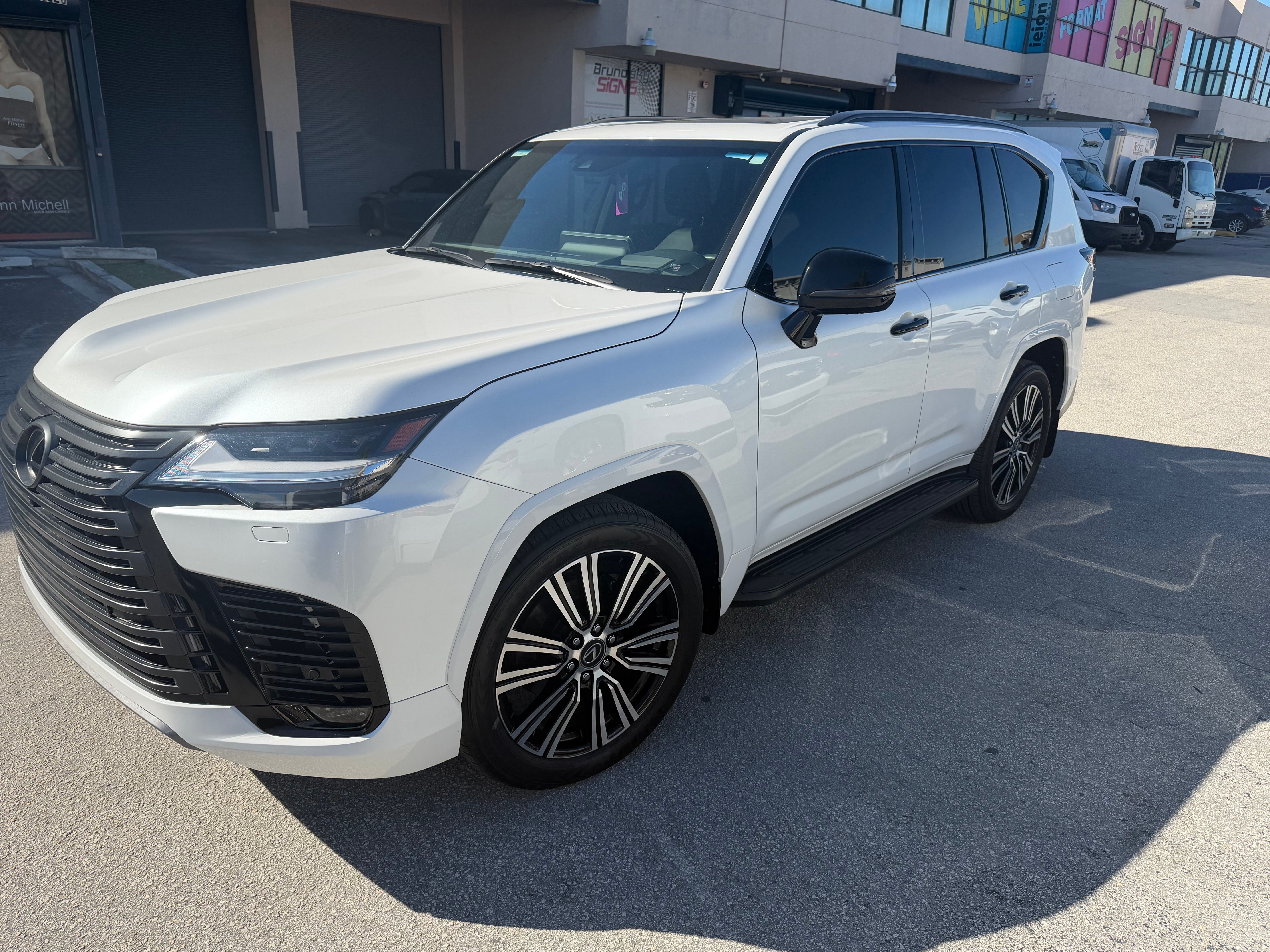 Used 2024 Lexus LX 600 4WD w/ Appearance Package image 4