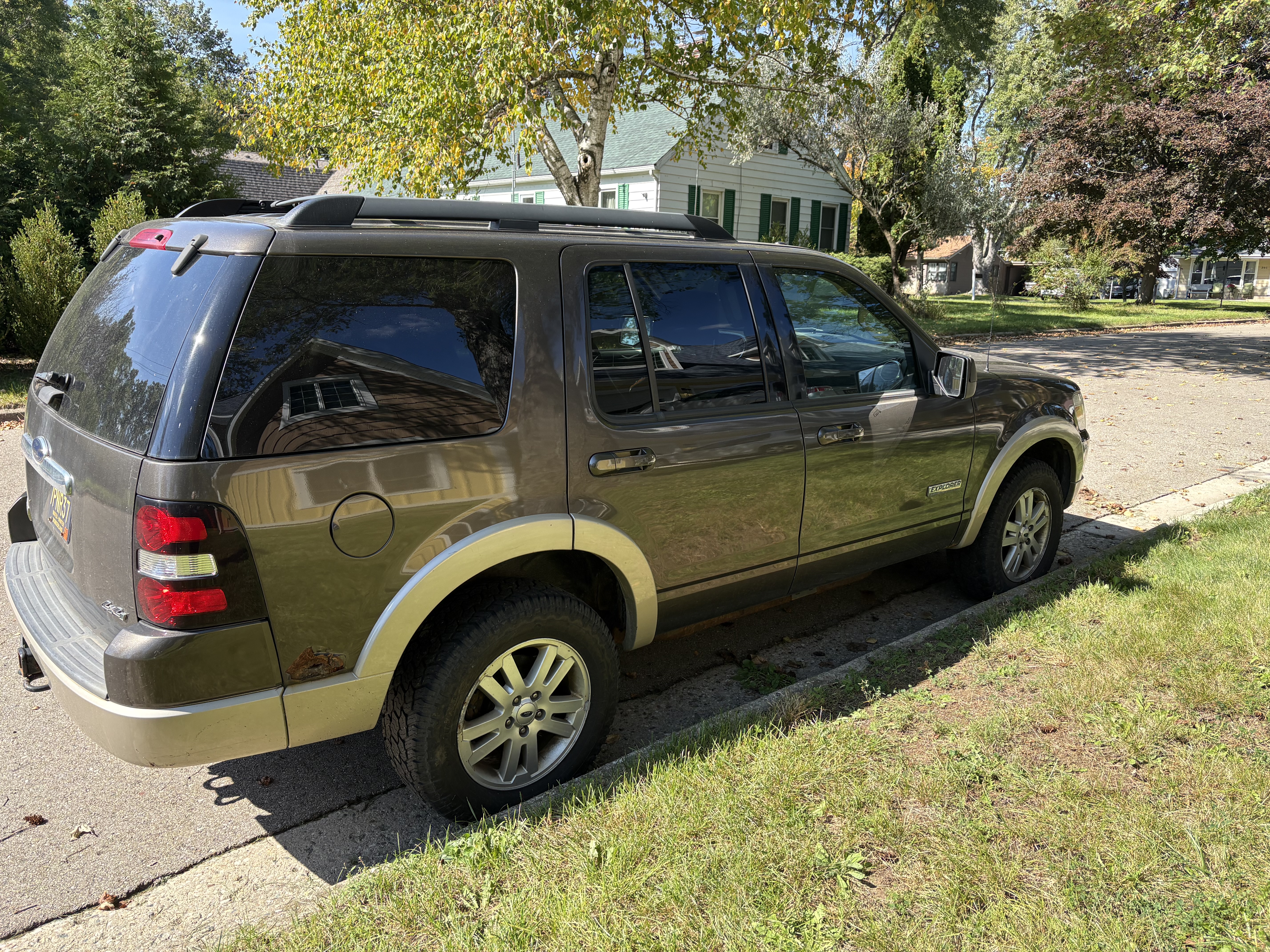 Used 2008 Ford Explorer Eddie Bauer AWD/4WD image 2