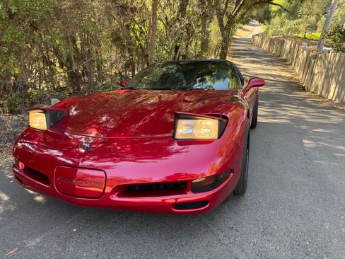 Used 2000 Chevrolet Corvette Coupe w/ Memory Pkg RWD image 30