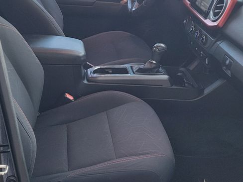 Used 2016 Toyota Tacoma TRD Sport image 13