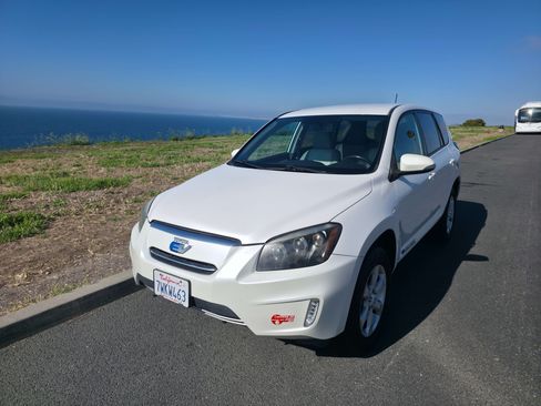 Used 2013 Toyota RAV4 EV image 1