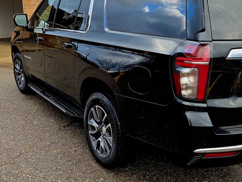 Used 2023 Chevrolet Suburban LS image 6