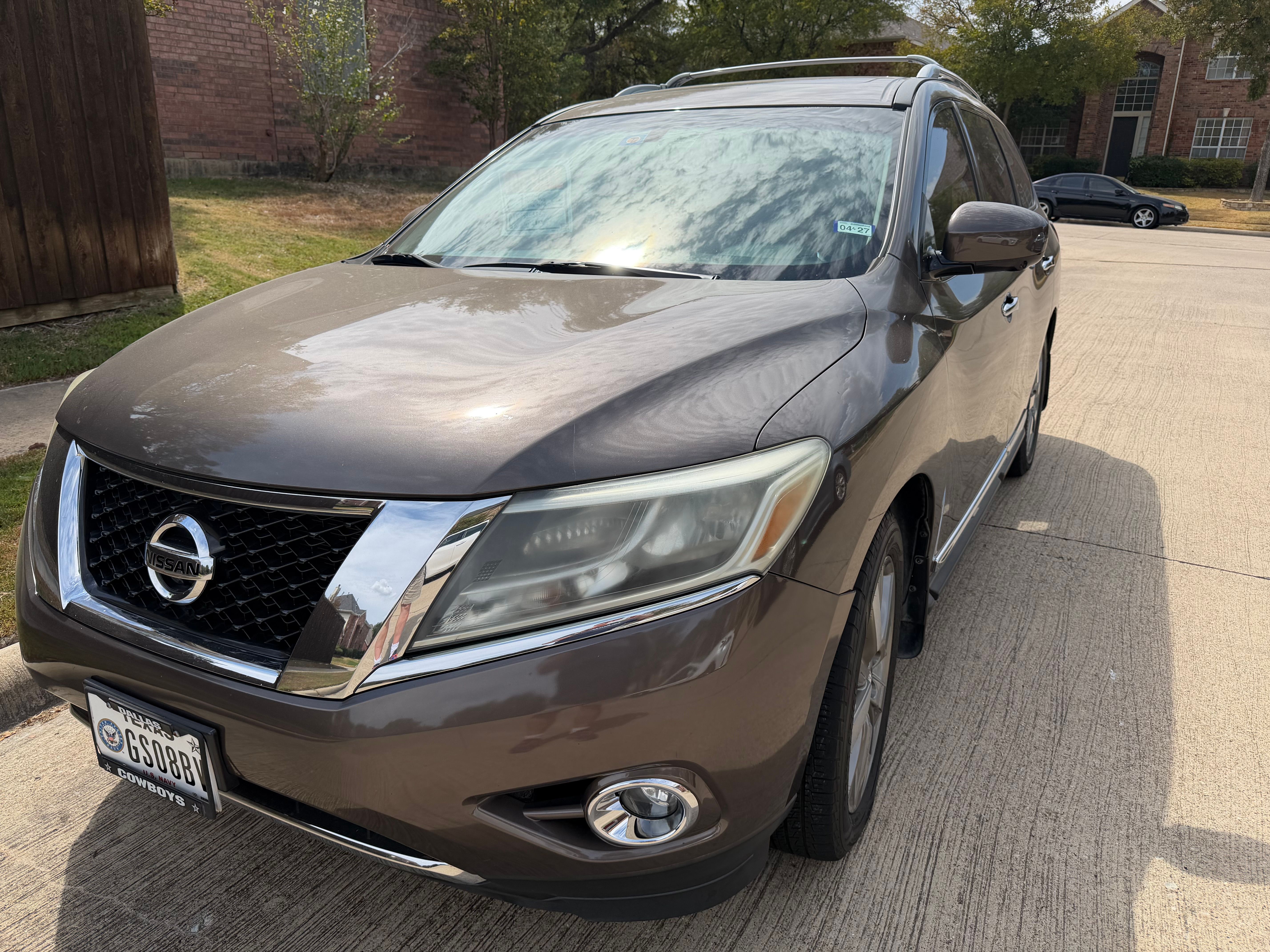 Used 2015 Nissan Pathfinder Platinum w/ Family Entertainment Package FWD image 1