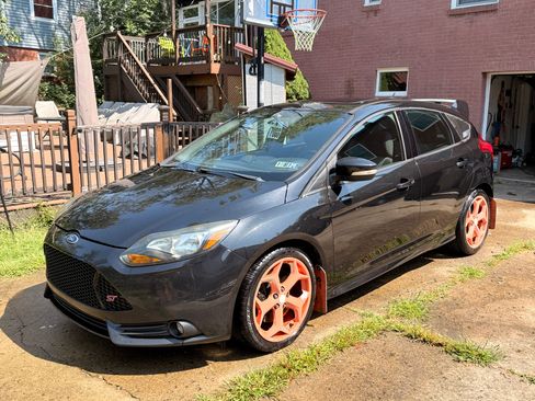 Used 2013 Ford Focus ST FWD image 4