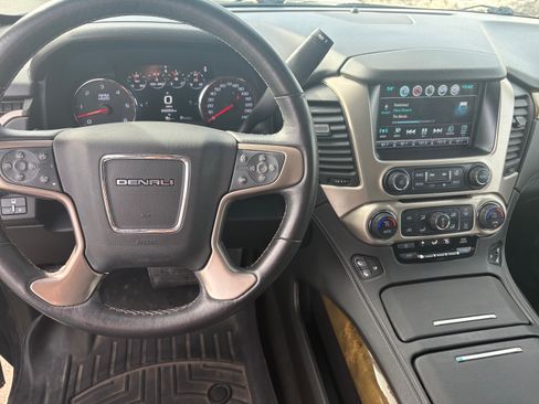 Used 2017 GMC Yukon XL Denali image 18