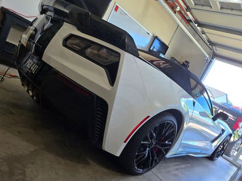 Used 2016 Chevrolet Corvette Z06 w/ 3LZ Preferred Equipment Group image 10