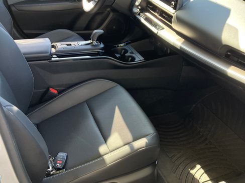 Used 2023 Toyota Prius Limited image 11