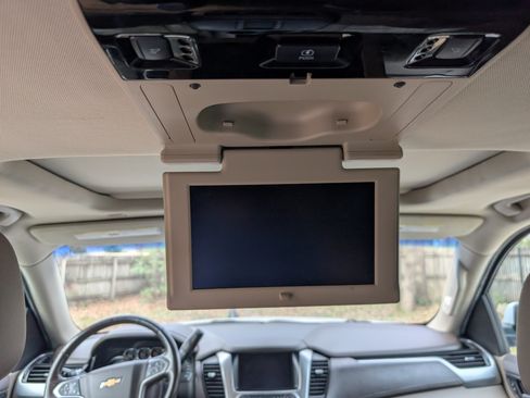 Used 2018 Chevrolet Suburban LT image 29