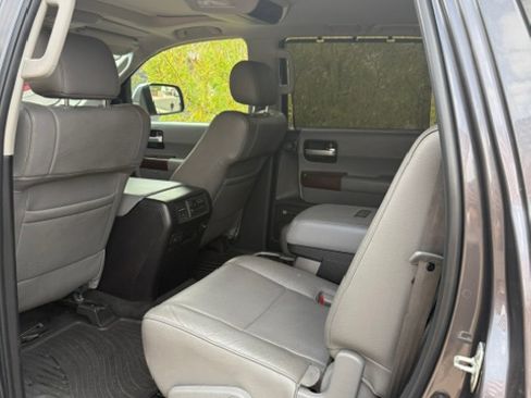 Used 2015 Toyota Sequoia Platinum RWD image 5