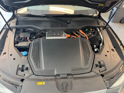 Used 2022 Audi e-tron Premium Plus image 15