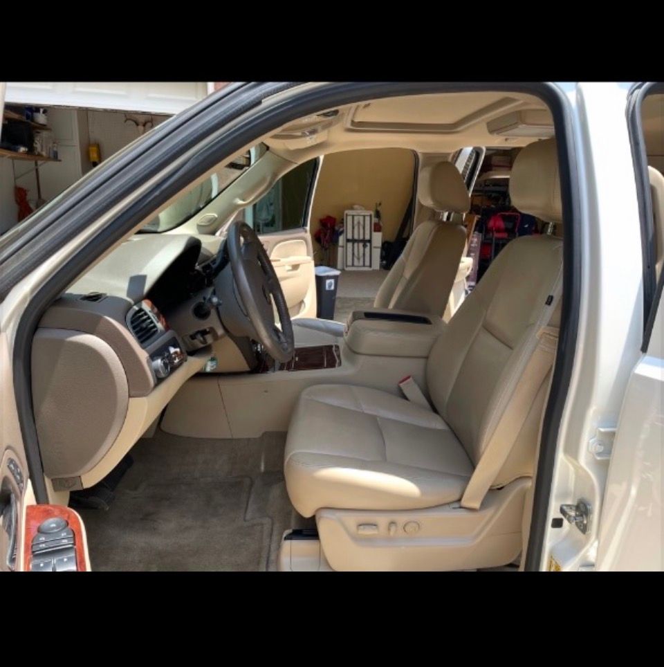 Used 2014 Chevrolet Tahoe LTZ RWD image 8