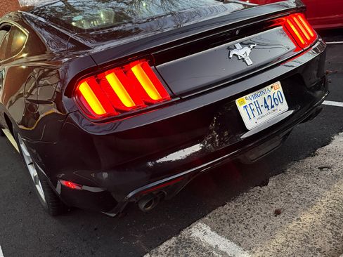 Used 2017 Ford Mustang Coupe image 9