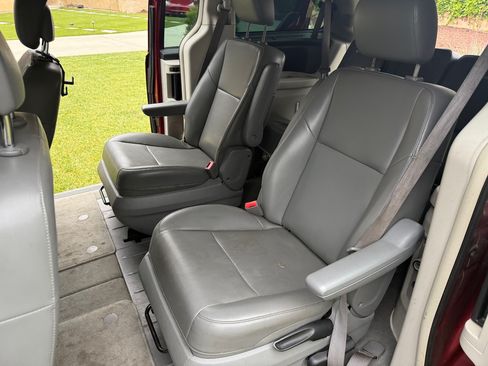 Used 2014 Volkswagen Routan SE image 20