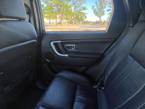 Used 2018 Land Rover Discovery Sport SE image 15