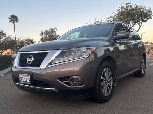 Used 2014 Nissan Pathfinder SV image 4